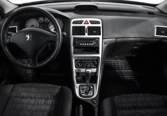 Подержанный автомобиль Peugeot 307 Hatchback 2007 года (15 фото)