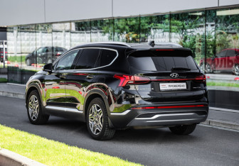 Подержанный автомобиль Hyundai Santa Fe 2022 года (8 фото)