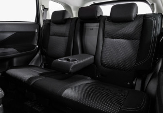 Подержанный автомобиль Mitsubishi Outlander 2019 года (21 фото)