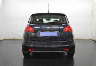 Подержанный автомобиль Kia Venga 2014 года (6 фото)