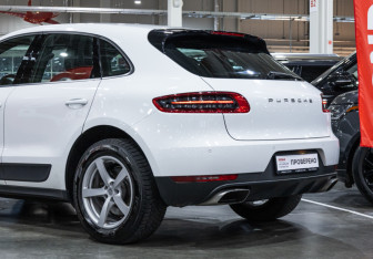 Подержанный автомобиль Porsche Macan 2018 года (12 фото)