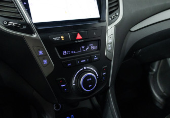 Подержанный автомобиль Hyundai Santa Fe 2017 года (3 фото)