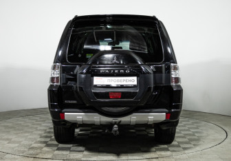 Подержанный автомобиль Mitsubishi Pajero 2017 года (6 фото)