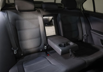 Подержанный автомобиль Volkswagen Jetta Sedan 2015 года (17 фото)