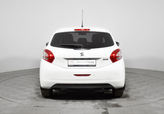 Подержанный автомобиль Peugeot 208 2013 года (6 фото)