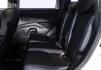 Подержанный автомобиль Mitsubishi Outlander 2011 года (10 фото)