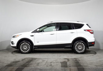 Подержанный автомобиль Ford Kuga 2016 года (8 фото)