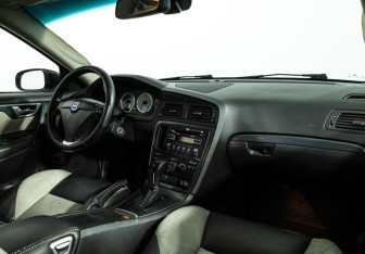 Подержанный автомобиль Volvo S60 2007 года (9 фото)