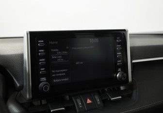 Подержанный автомобиль Toyota RAV4 2021 года (14 фото)