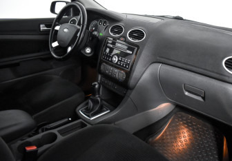 Подержанный автомобиль Ford Focus Wagon 2006 года (13 фото)