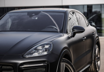 Подержанный автомобиль Porsche Cayenne 2021 года (2 фото)