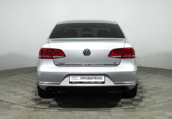 Подержанный автомобиль Volkswagen Passat Sedan 2012 года (6 фото)