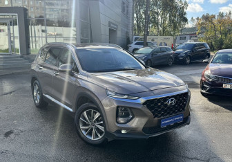 Подержанный автомобиль Hyundai Santa Fe 2019 года (3 фото)