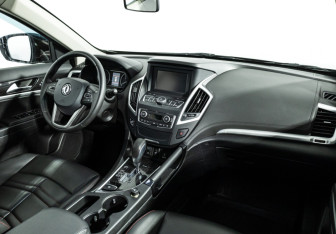 Подержанный автомобиль DongFeng AX7 2019 года (9 фото)