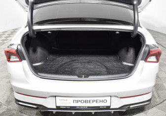 Подержанный автомобиль Kia K5 2021 года (18 фото)