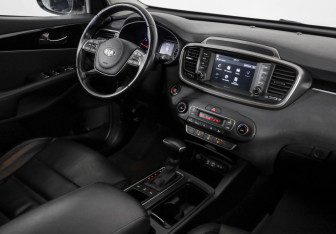 Подержанный автомобиль Kia Sorento 2019 года (9 фото)