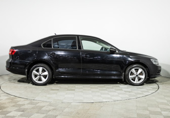 Подержанный автомобиль Volkswagen Jetta Sedan 2014 года (4 фото)