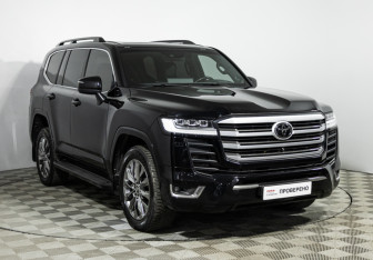 Подержанный автомобиль Toyota Land Cruiser Suv 2021 года (3 фото)