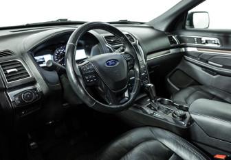 Подержанный автомобиль Ford Explorer 2018 года (11 фото)