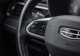 Подержанный автомобиль Geely Atlas Pro 2021 года (13 фото)