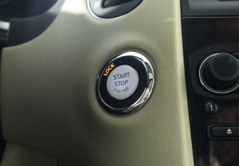 Подержанный автомобиль Infiniti QX50 2016 года (18 фото)