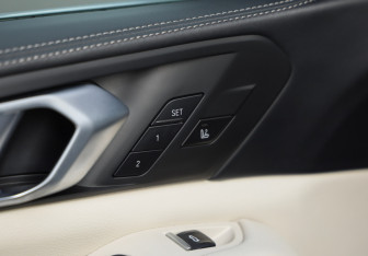 Подержанный автомобиль BMW X5 2020 года (25 фото)
