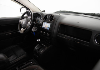 Подержанный автомобиль Jeep Compass 2012 года (11 фото)