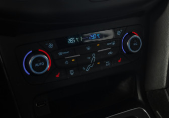 Подержанный автомобиль Ford Focus Hatchback 2016 года (16 фото)