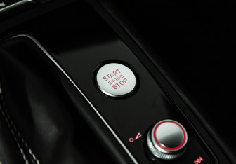 Подержанный автомобиль Audi A6 Sedan 2017 года (18 фото)