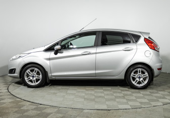 Подержанный автомобиль Ford Fiesta Hatchback 2016 года (8 фото)