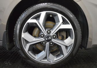 Подержанный автомобиль Kia Ceed Wagon 2019 года (9 фото)