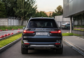 Подержанный автомобиль BMW X7 2019 года (7 фото)