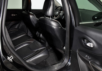 Подержанный автомобиль Jeep Cherokee 2014 года (12 фото)