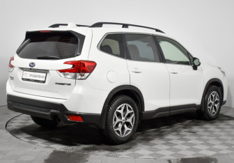 Подержанный автомобиль Subaru Forester Suv 2021 года (5 фото)