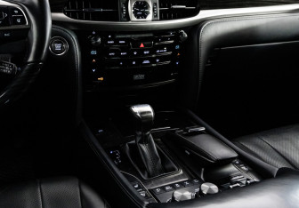 Подержанный автомобиль Lexus LX 2019 года (13 фото)