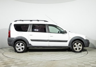 Подержанный автомобиль LADA (ВАЗ) Largus Wagon 2017 года (4 фото)