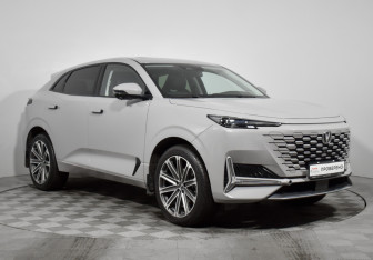 Подержанный автомобиль Changan UNI-K 2023 года (3 фото)