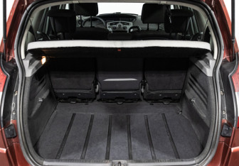 Подержанный автомобиль Renault Scenic 2008 года (18 фото)