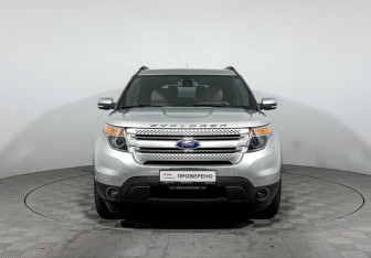 Подержанный автомобиль Ford Explorer 2014 года (2 фото)