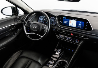 Подержанный автомобиль Hyundai Sonata 2020 года (18 фото)
