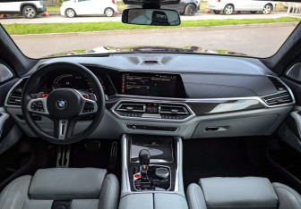 Подержанный автомобиль BMW X5 M 2021 года (4 фото)