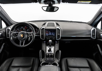 Подержанный автомобиль Porsche Cayenne 2015 года (13 фото)