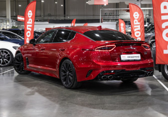 Подержанный автомобиль Kia Stinger 2018 года (11 фото)