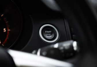 Подержанный автомобиль Land Rover Discovery Sport 2018 года (16 фото)