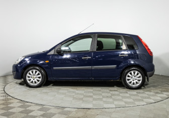 Подержанный автомобиль Ford Fiesta Hatchback 2008 года (8 фото)