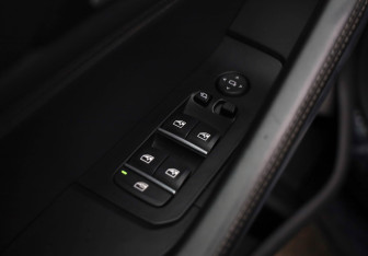 Подержанный автомобиль BMW X6 2020 года (25 фото)