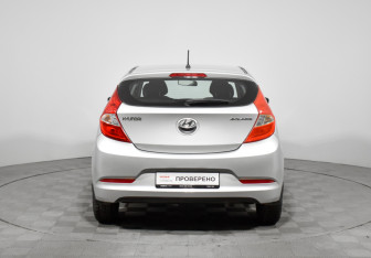 Подержанный автомобиль Hyundai Solaris Hatchback 2015 года (6 фото)