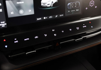 Подержанный автомобиль Changan UNI-K 2023 года (19 фото)