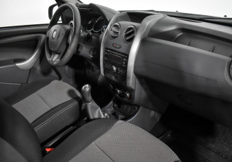 Подержанный автомобиль Renault Duster 2016 года (14 фото)