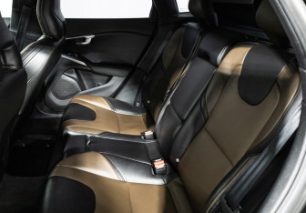 Подержанный автомобиль Volvo V40 Cross Country 2017 года (10 фото)